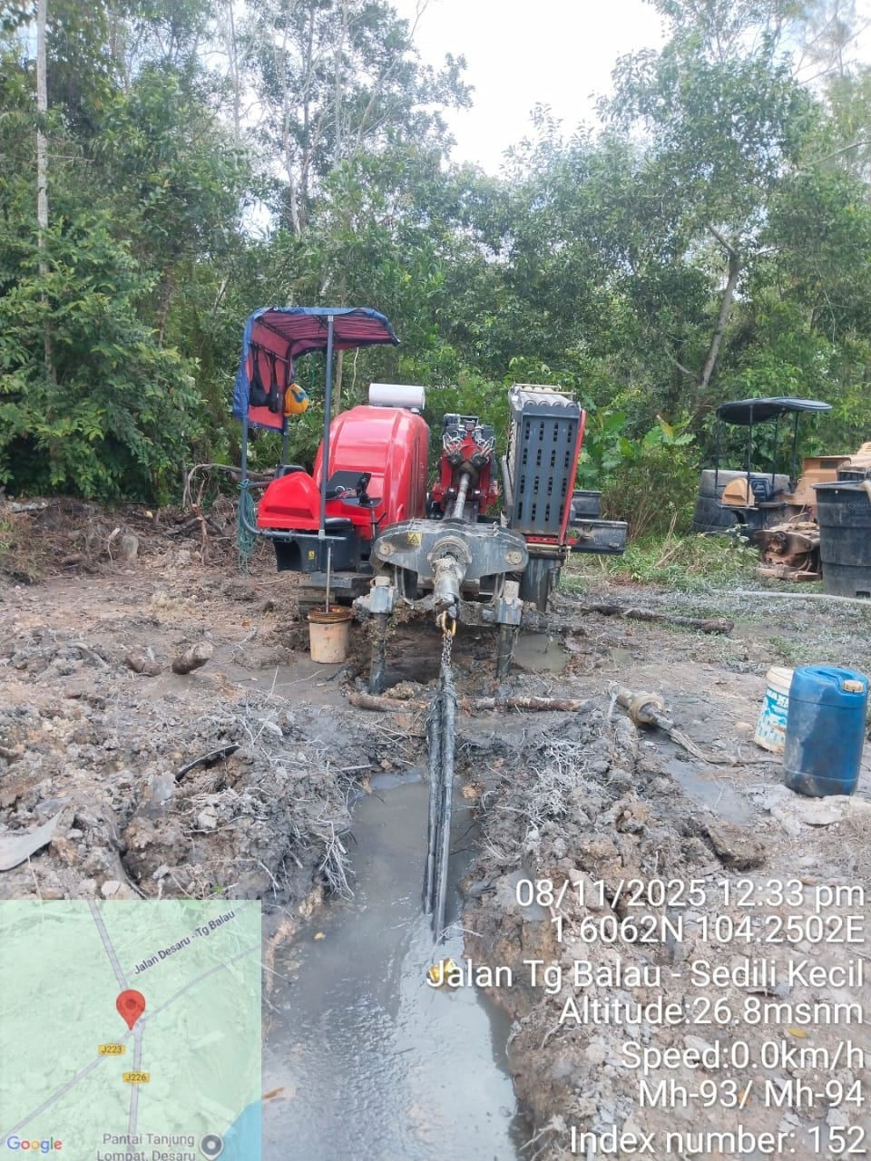 HDD rig operating at the Bandar Penawar site, Jalan Tg Balau – Sedili Kecil.
