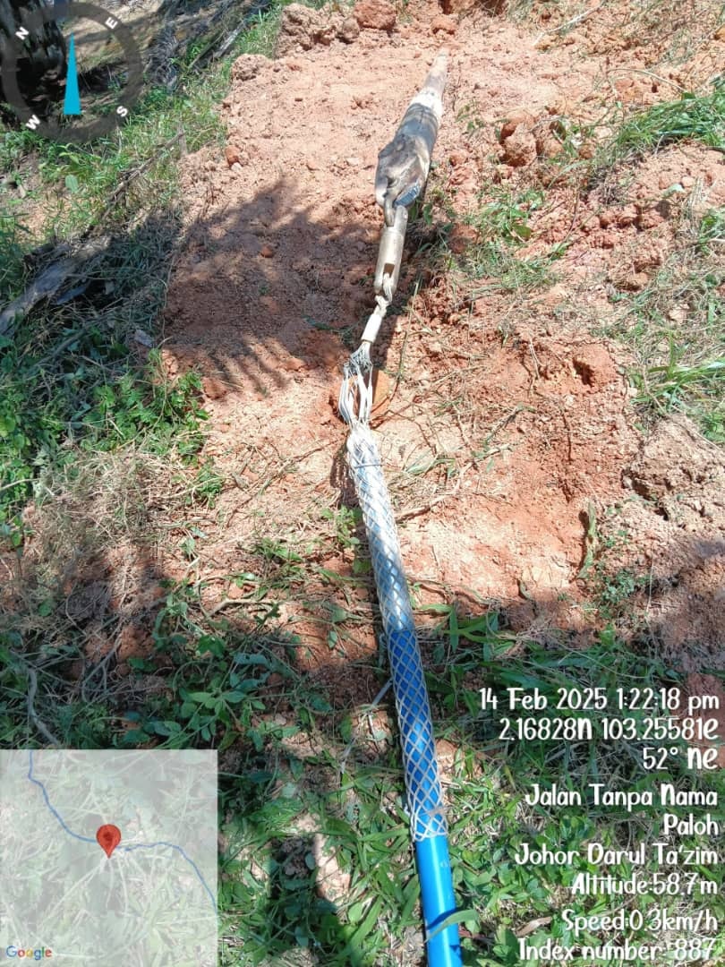 Cable sock and pulling head connected to blue HDPE duct at Jalan Tanpa Nama, Paloh, Johor (14 February 2025).